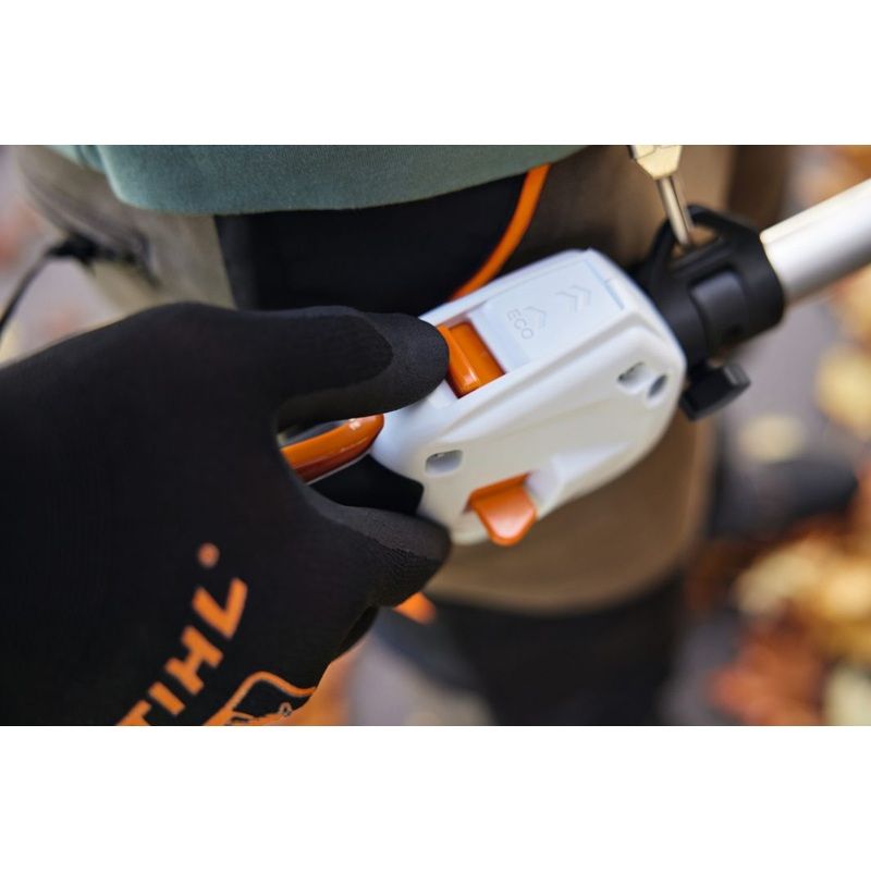Акумулаторен Комби двигател STIHL KMA 120 R, 36 V, AP, 3.5 кг 
